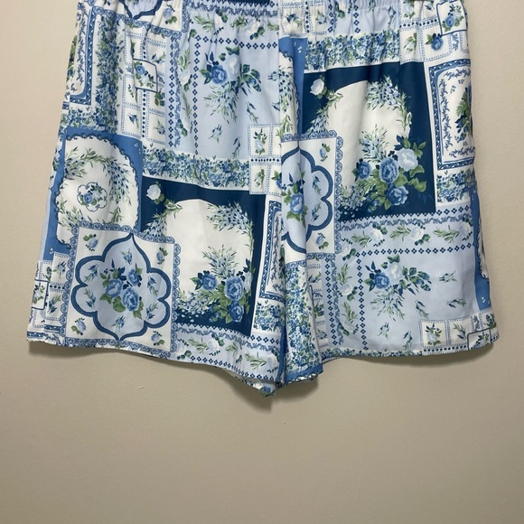 NWT Abercrombie and Fitch Faux Silk Pull On Shorts - Picture 3 of 7
